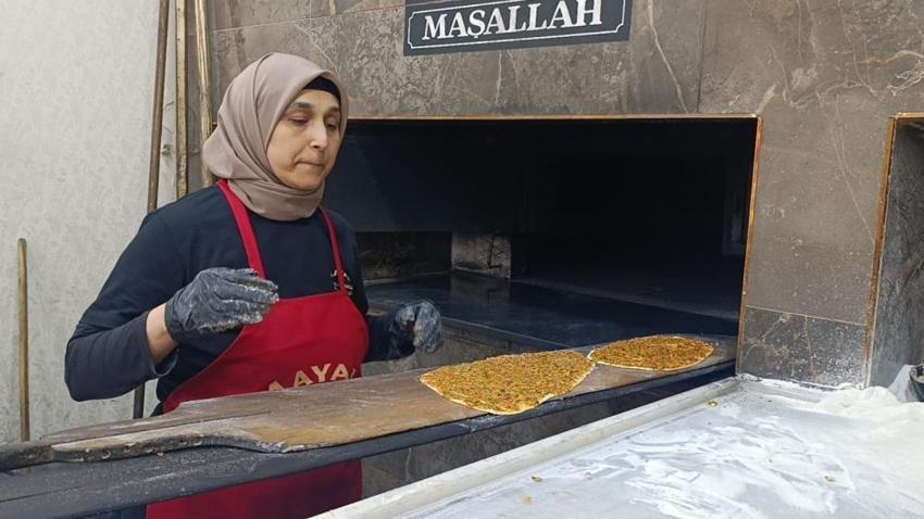 Eşine destek için girdiği fırında usta oldu! 'Yapamazsın' diyenlere inat tezgahın başına geçti