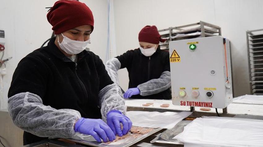 "Erkek işi" dediler, onlar ise usta oldu! Bu fabrikanın çalışanlarının yarısından fazlası kadın