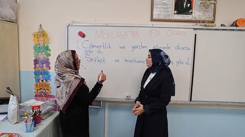 Gülistan öğretmen Şanlıurfa'nın Çalıkuşu oldu! Gündüz çocuklara, akşam annelerine okuma öğretiyor