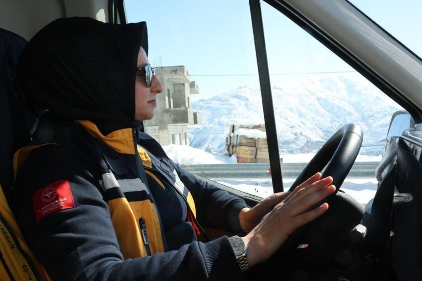 Birçok kurumdan gelen teklifi reddetti, o ilçeyi seçti! Siirt'in tek kadın ambulans şoförü