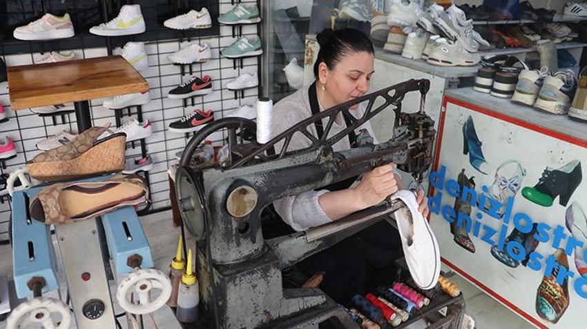Adana'da çırak bulamayan eşine yardım etti, 11 yılda ayakkabı ustası oldu!