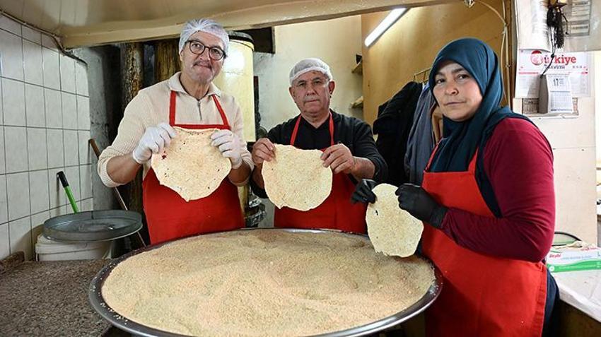 Manisa'da Ramazan klasiği: 75 yıllık lezzet susamlı helva tezgahlarda!