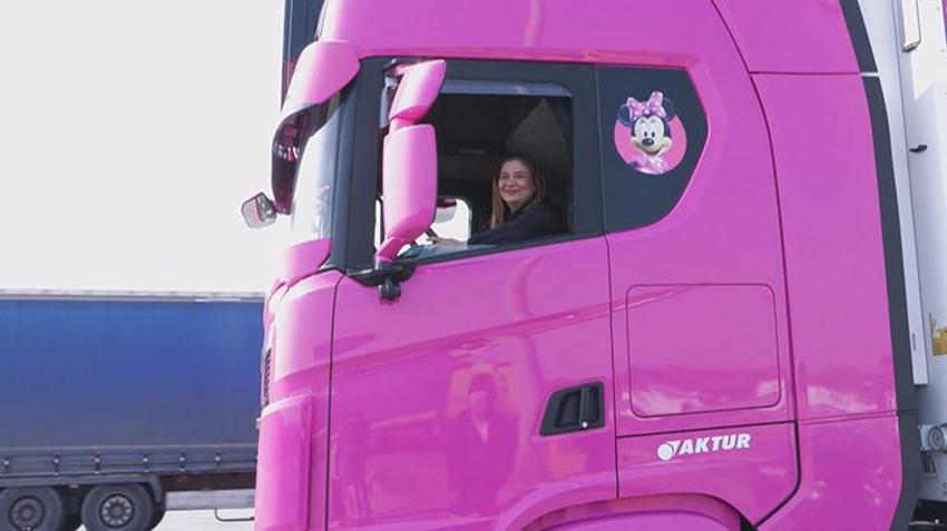 4 çocuk annesi kadın iflas etti, TIR şoförü oldu: Pembe TIR'ı ile Avrupa'da direksiyon sallıyor