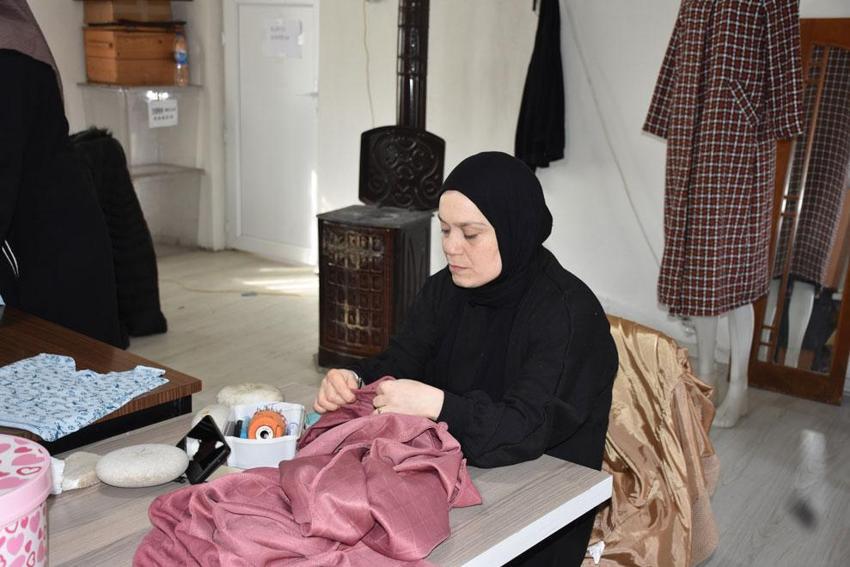 Sakarya Hendek'te fedakar annelerin hayatlarına dokunan kurs: Hem öğreniyorlar hem sosyalleşiyorlar