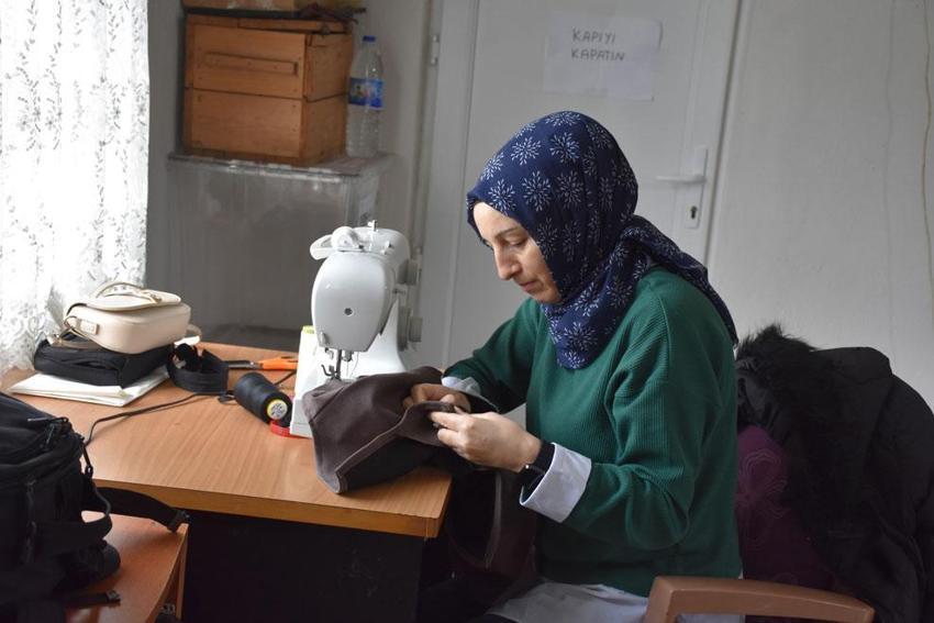 Sakarya Hendek'te fedakar annelerin hayatlarına dokunan kurs: Hem öğreniyorlar hem sosyalleşiyorlar
