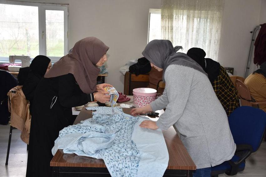 Sakarya Hendek'te fedakar annelerin hayatlarına dokunan kurs: Hem öğreniyorlar hem sosyalleşiyorlar