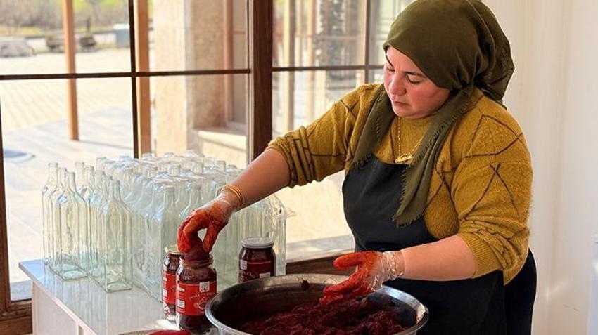 Adıyaman'da köylü kadınlar üreterek deprem yaralarını sardı! Depremzede kadınlara sahip çıktılar