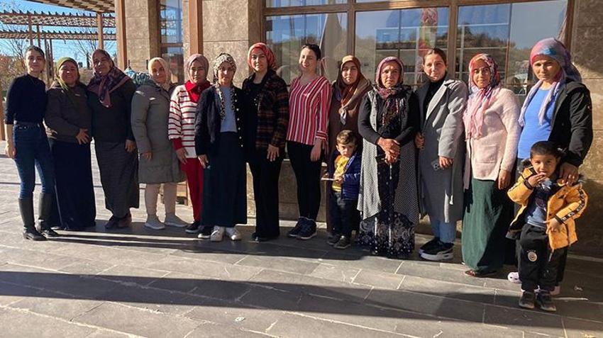 Adıyaman'da köylü kadınlar üreterek deprem yaralarını sardı! Depremzede kadınlara sahip çıktılar