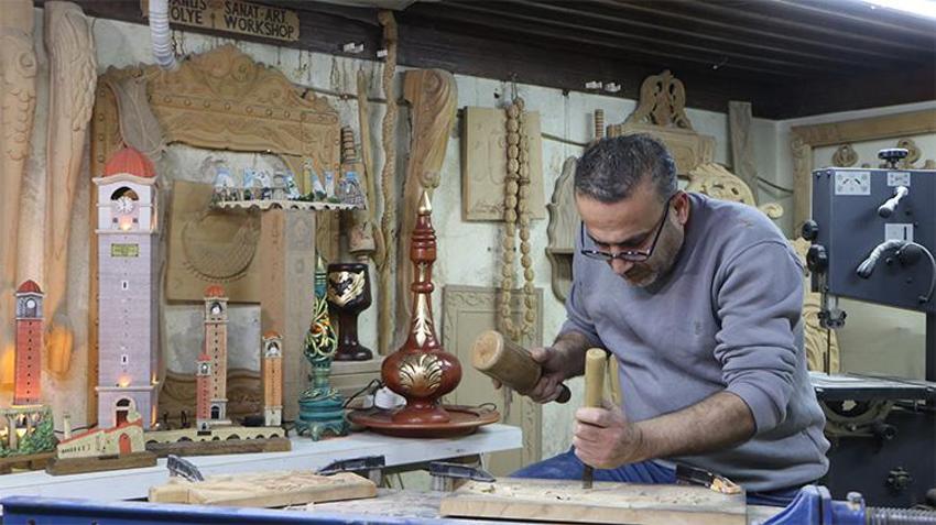 Savaştan kaçtı, Adana'da Türkçe öğrenek için başladı, şimdi bakanlık ünvanlı bir sanatçı