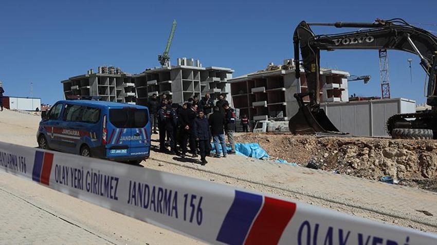 SON DAKİKA: Türk hava sahasında vurulan mühimmatın parçaları Gaziantep'e düştü! Olay yerinden ilk görüntüler geldi