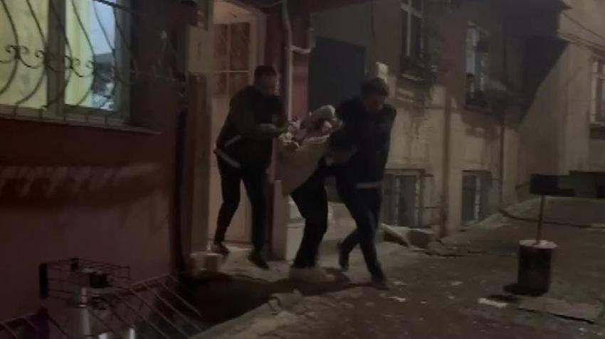 Kadıköy'de merdiven dayayıp girdikleri evde 1 milyon TL değerinde ziynet eşyası çaldılar! Ellerini ve ayaklarını bağladılar
