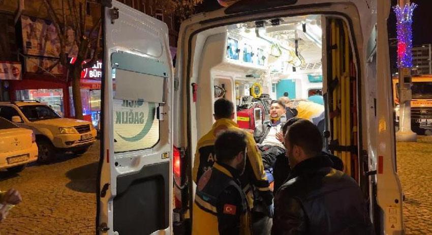 Kocaeli'de dehşet anları! Otomobil kafeye daldı 2 kişi yaralandı