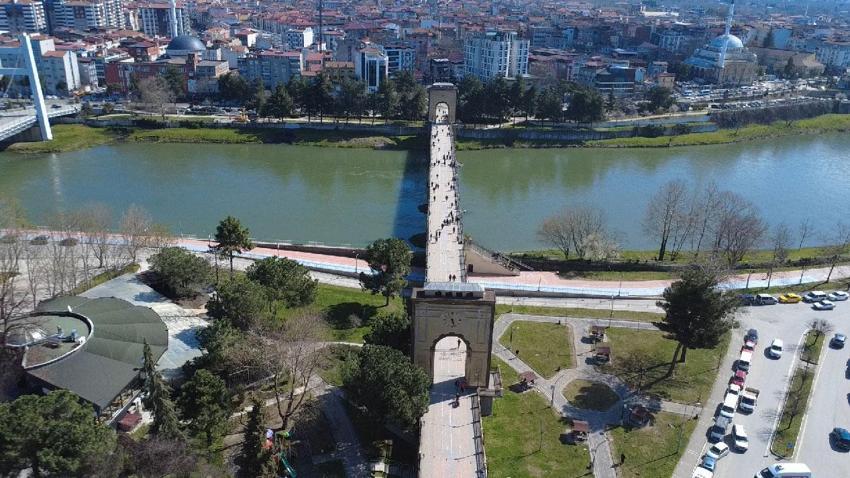 Havalar ısındı Çarşamba'ya bahar geldi: Vatandaşlar sokağa akın etti