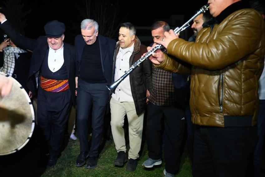 Bu gelenek sadece Elazığ’da var: Sahurda halay çekerek oruca başladılar