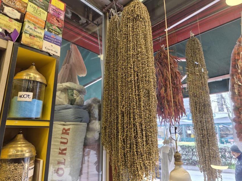 Eskişehir'de aktarların yeni gözdesi oldu: Her derde deva, vatandaşlar gramla alıyor: Kilosu 3.500 TL!