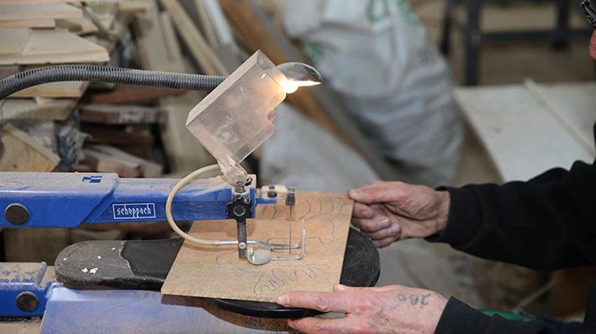 70 yaşından sonra evinin bodrum katını dev üretim merkezine dönüştürdü! En büyük yardımcısı gelini oldu: Her gün sabah 8'de işe koyuluyor!