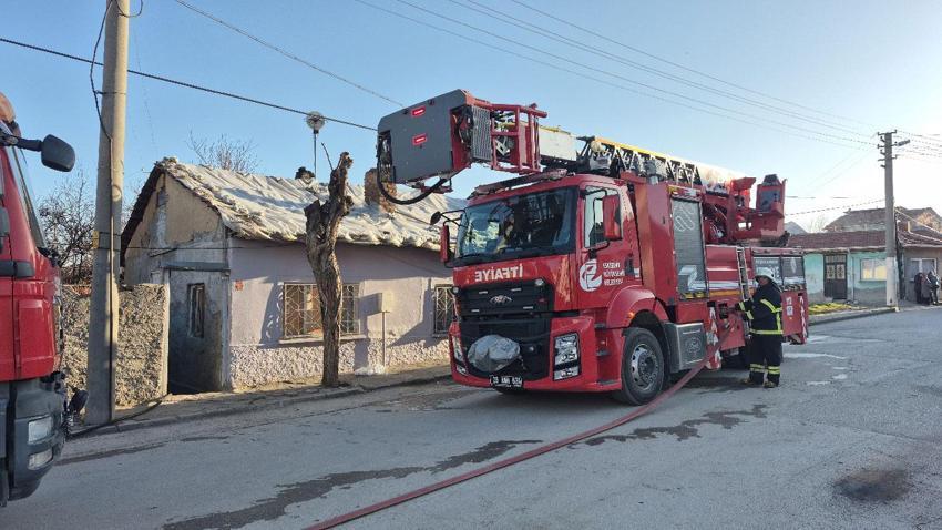 Eskişehir Yeşiltepe Mahallesinde yangın paniği: Vatandaşlar sokağa döküldü