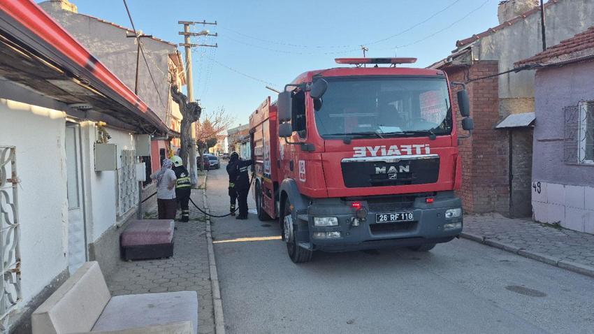 Eskişehir Yeşiltepe Mahallesinde yangın paniği: Vatandaşlar sokağa döküldü