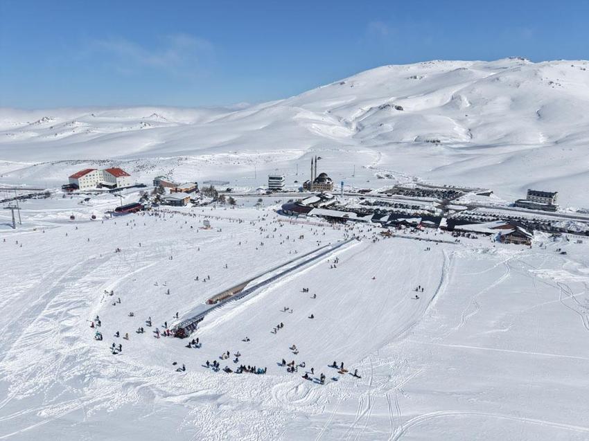 Ara tatil ve Ramazan Bayramı'na hazırlanan Erciyes ziyaretçi rekoru kırdı