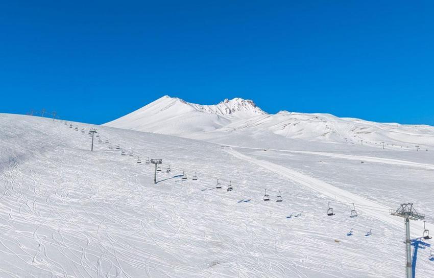 Ara tatil ve Ramazan Bayramı'na hazırlanan Erciyes ziyaretçi rekoru kırdı