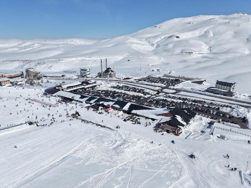 Ara tatil ve Ramazan Bayramı'na hazırlanan Erciyes ziyaretçi rekoru kırdı