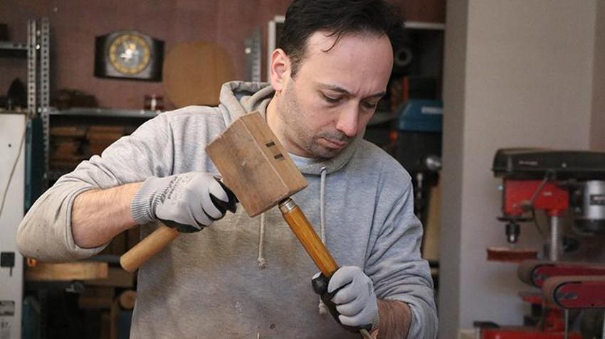 İstanbul'u bırakıp ailesiyle Sapanca'ya yerleşti! Ney üfleyerek başladı, şimdi kemençe ustası oldu
