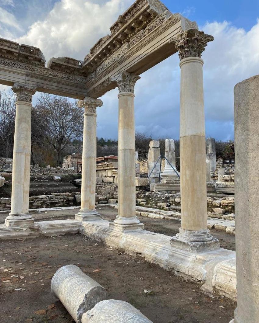 Antik kentte gelecek inşa ediyorlar: Stratonikeia genç restoratörlerin mutfağı oldu!