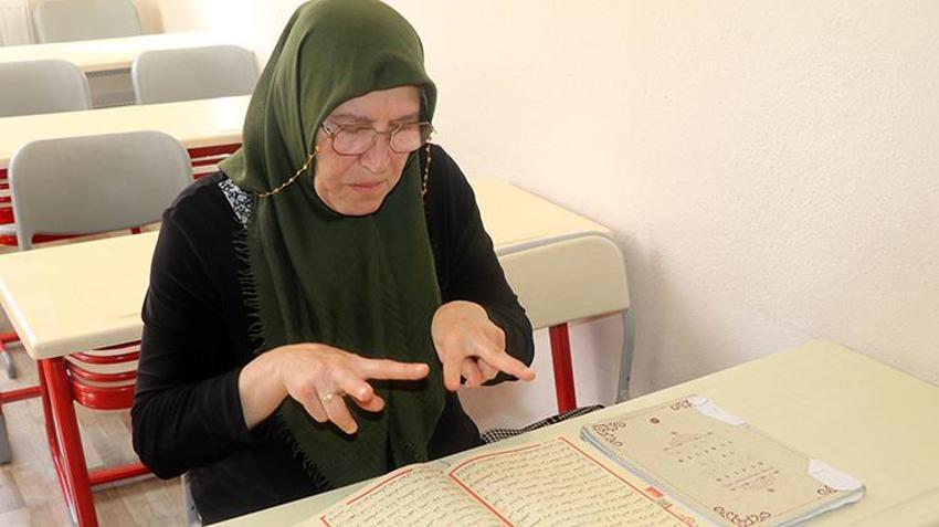 İşitme engelli kadınlar, işaret diliyle Kur'an öğreniyor