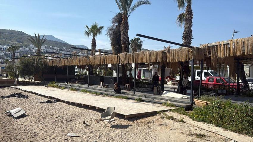 Bodrum'da sosyetenin iskeleleri teker teker yıkıldı, Türkbükü sahilinde büyük temizlik