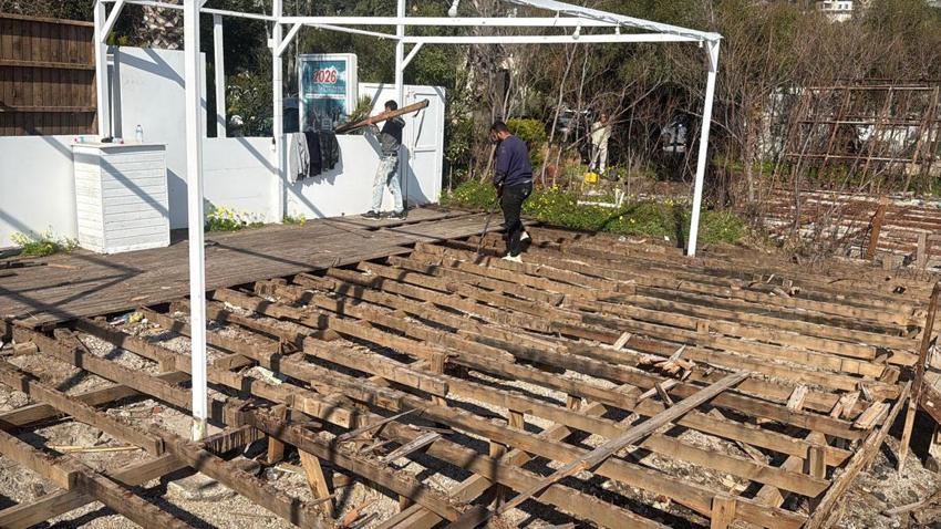 Bodrum'da sosyetenin iskeleleri teker teker yıkıldı, Türkbükü sahilinde büyük temizlik