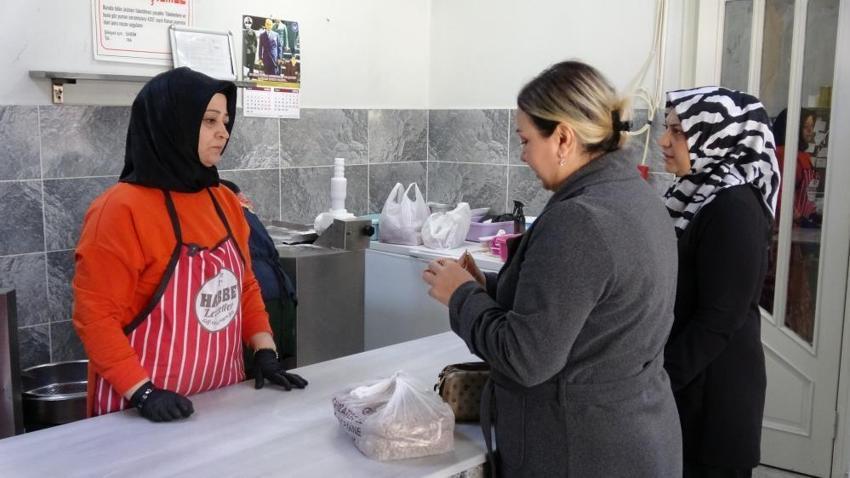Gaziantep'te bayram sabahının olmazsa olmazı! Tek tek nohut büyüklüğünde yuvarlanıyor