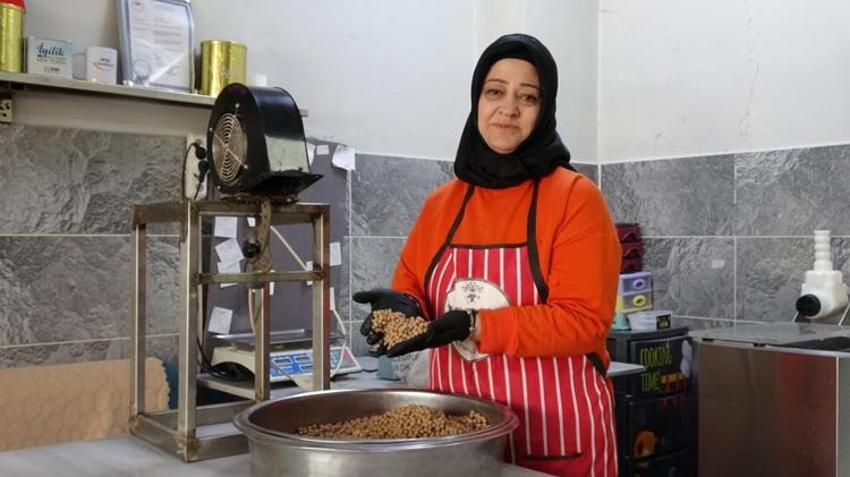 Gaziantep'te bayram sabahının olmazsa olmazı! Tek tek nohut büyüklüğünde yuvarlanıyor