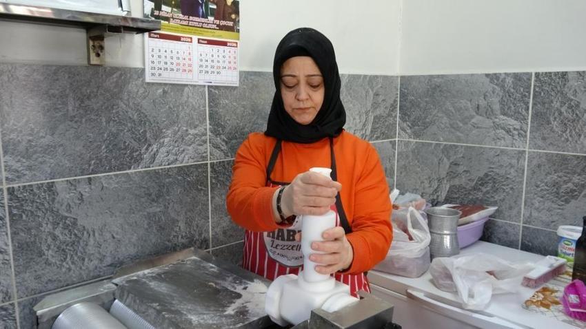 Gaziantep'te bayram sabahının olmazsa olmazı! Tek tek nohut büyüklüğünde yuvarlanıyor