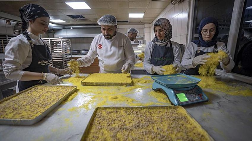 Aldığı devlet desteğiyle işlerini büyüttü! Kurduğu dev tesiste 65 kişi ile Erzurum'un tescilli tatlılarını dağıtıyor