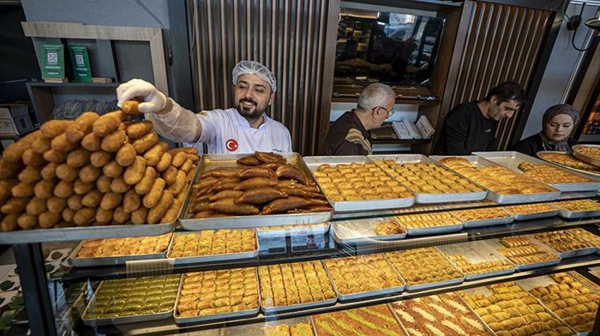 Aldığı devlet desteğiyle işlerini büyüttü! Kurduğu dev tesiste 65 kişi ile Erzurum'un tescilli tatlılarını dağıtıyor