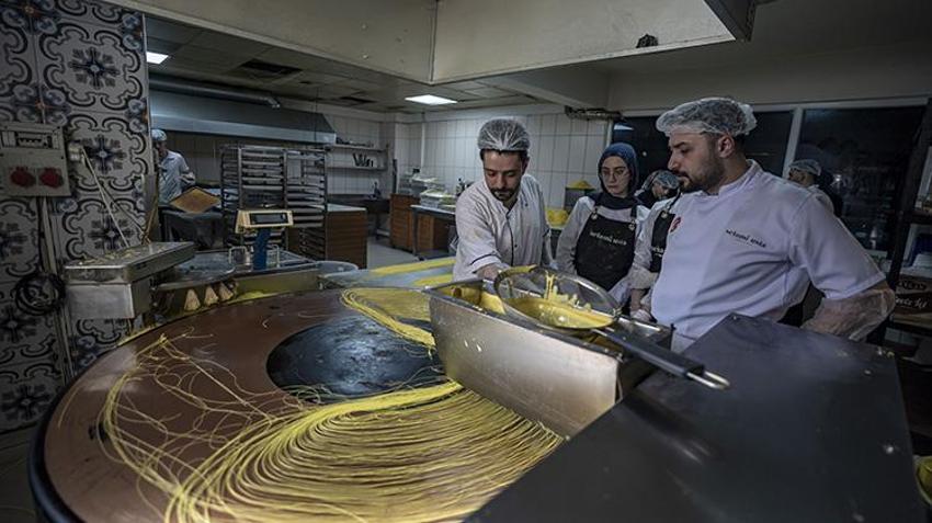 Aldığı devlet desteğiyle işlerini büyüttü! Kurduğu dev tesiste 65 kişi ile Erzurum'un tescilli tatlılarını dağıtıyor