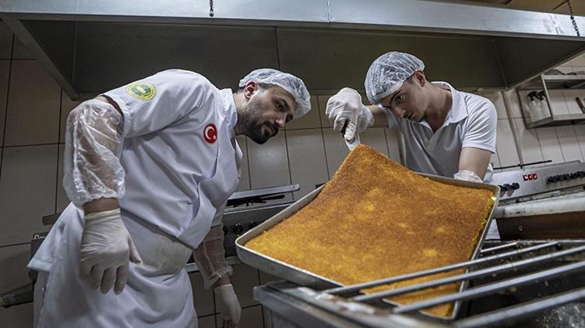 Aldığı devlet desteğiyle işlerini büyüttü! Kurduğu dev tesiste 65 kişi ile Erzurum'un tescilli tatlılarını dağıtıyor