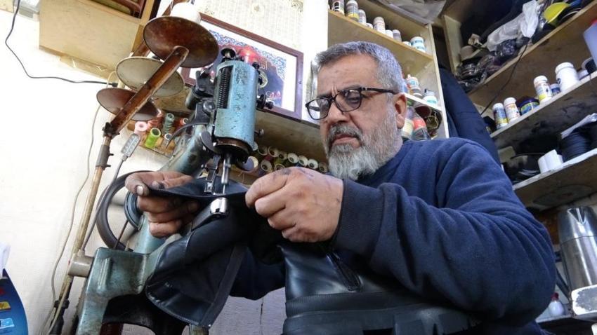 Adıyaman'da aynı dükkanda emek veriyor: Al-at dünyasına inat 30 yıldır eskiyeni yeniliyor!