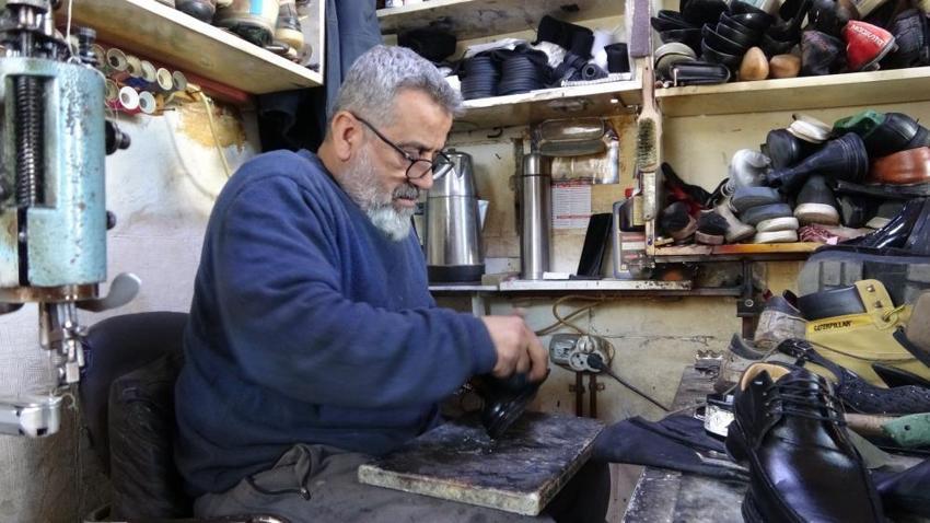 Adıyaman'da aynı dükkanda emek veriyor: Al-at dünyasına inat 30 yıldır eskiyeni yeniliyor!