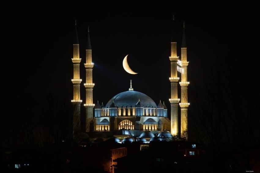 Edirne'de görülmemiş gökyüzü olayı: Selimiye'nin üzerinde belirdi