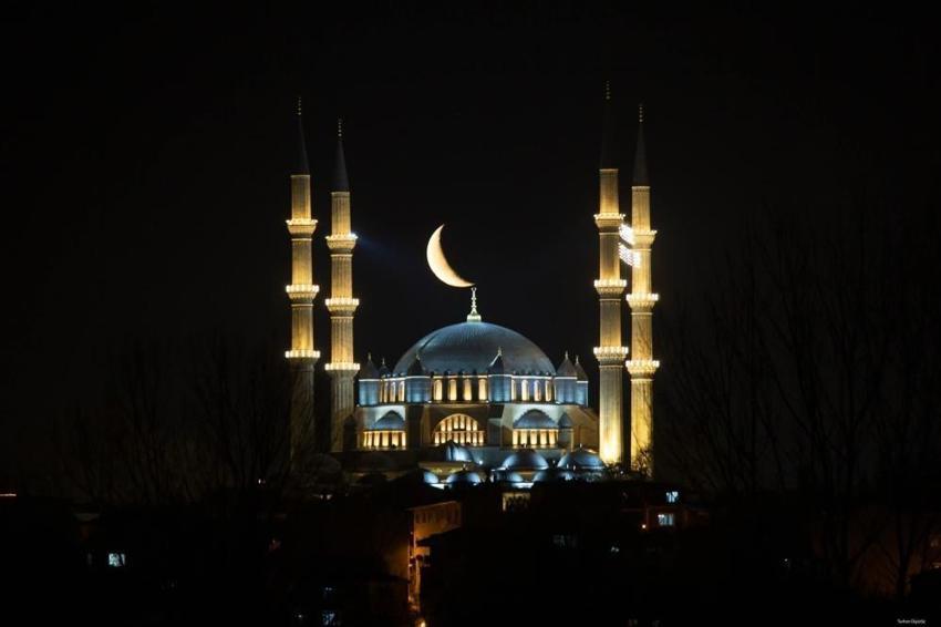 Edirne'de görülmemiş gökyüzü olayı: Selimiye'nin üzerinde belirdi