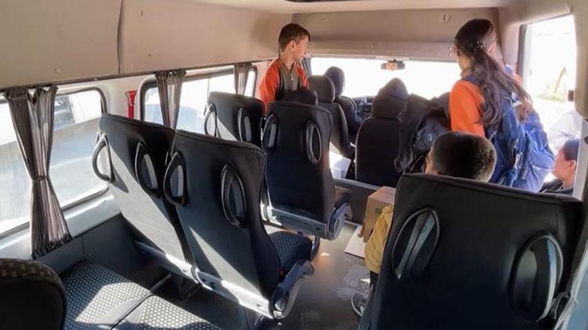 Tunceli'de herkes onu konuşuyor! Hem öğrenci taşıyor hem de çiftçilik yaparak geçimini sağlıyor