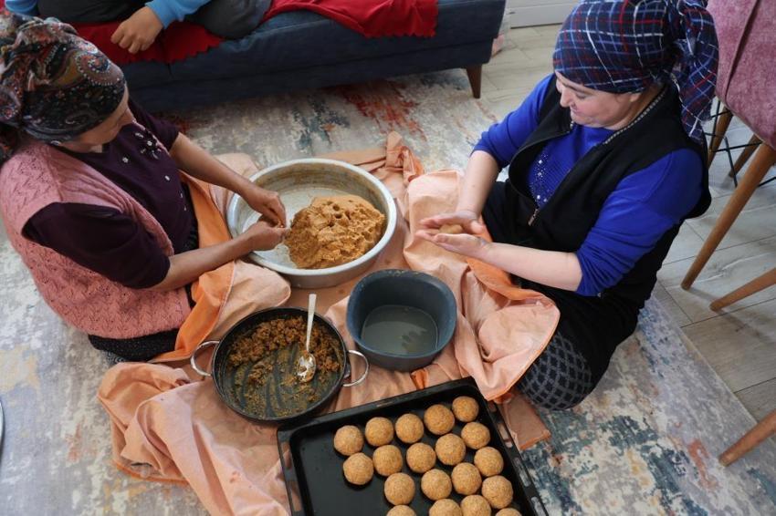 Kozan'da bayram hazırlığı başladı: Sofraların yıldızı imece usulü hazırlanmaya başladı