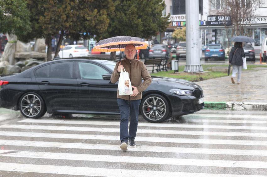 Sağanak yağışlar geri dönüyor! Meteoroloji 19 ili uyardı: Sel, su baskını, buzlanma, don, çığ ve kar erimesine dikkat