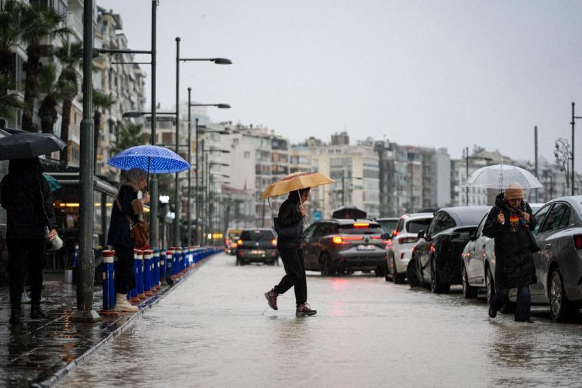Sağanak yağışlar geri dönüyor! Meteoroloji 19 ili uyardı: Sel, su baskını, buzlanma, don, çığ ve kar erimesine dikkat