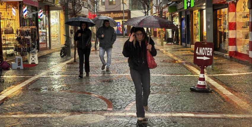 Sağanak yağışlar geri dönüyor! Meteoroloji 19 ili uyardı: Sel, su baskını, buzlanma, don, çığ ve kar erimesine dikkat