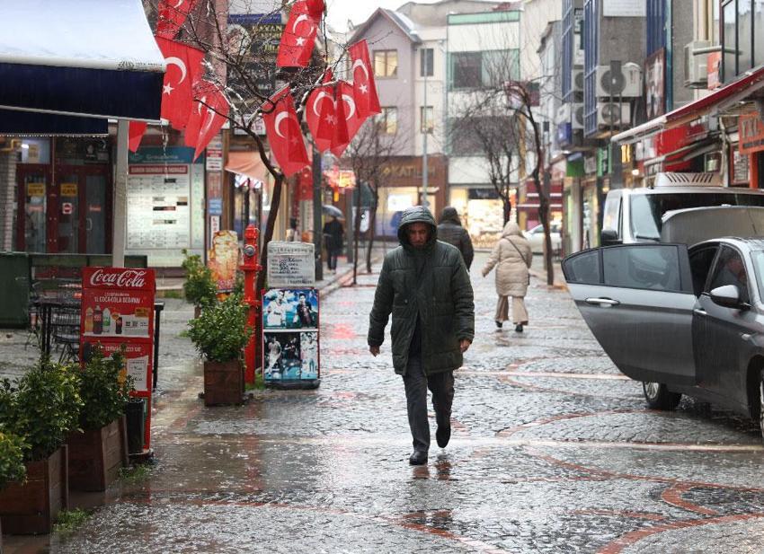 Sağanak yağışlar geri dönüyor! Meteoroloji 19 ili uyardı: Sel, su baskını, buzlanma, don, çığ ve kar erimesine dikkat