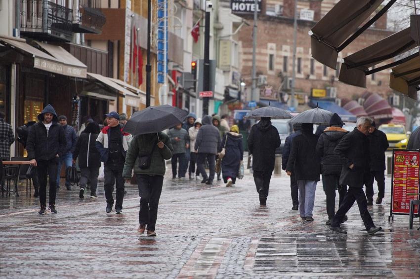 Sağanak yağışlar geri dönüyor! Meteoroloji 19 ili uyardı: Sel, su baskını, buzlanma, don, çığ ve kar erimesine dikkat