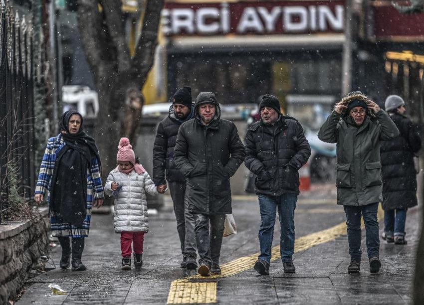 Sağanak yağışlar geri dönüyor! Meteoroloji 19 ili uyardı: Sel, su baskını, buzlanma, don, çığ ve kar erimesine dikkat