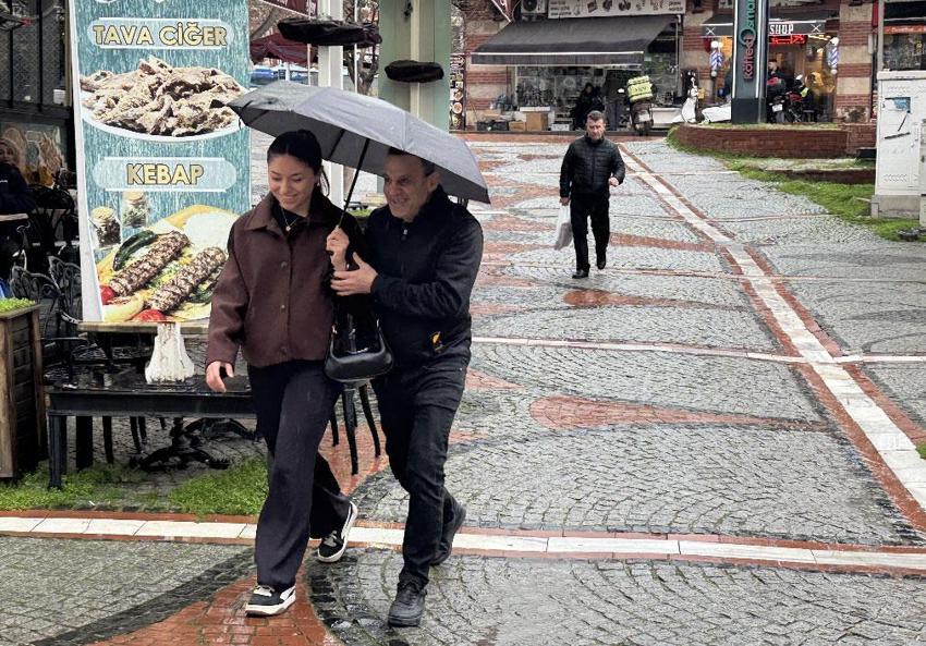 Sağanak yağışlar geri dönüyor! Meteoroloji 19 ili uyardı: Sel, su baskını, buzlanma, don, çığ ve kar erimesine dikkat